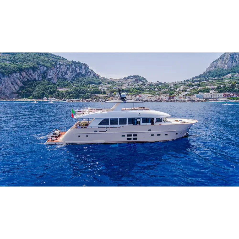 90 cboat italy charter